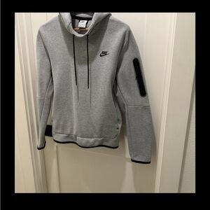 Nike Sportwear Tech Fleece Gray Hoodie Pullover Sweatshirt. Size medium